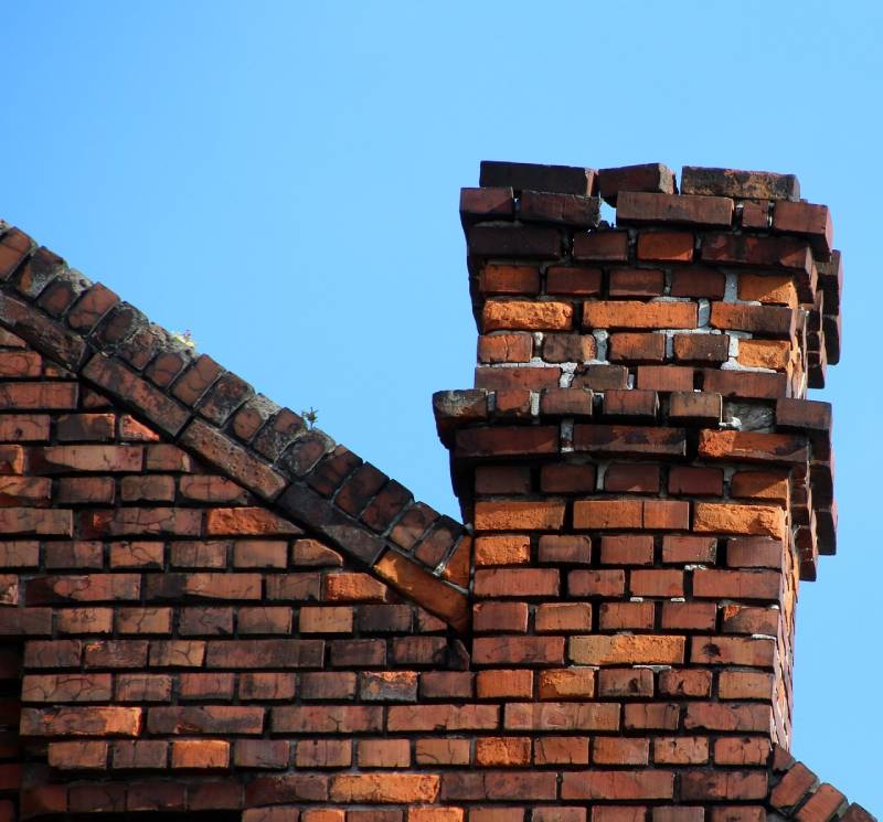 Signs Your Glenview Home Needs a Chimney Inspection Damaged chimney on an Glenview home showing cracks and missing mortar